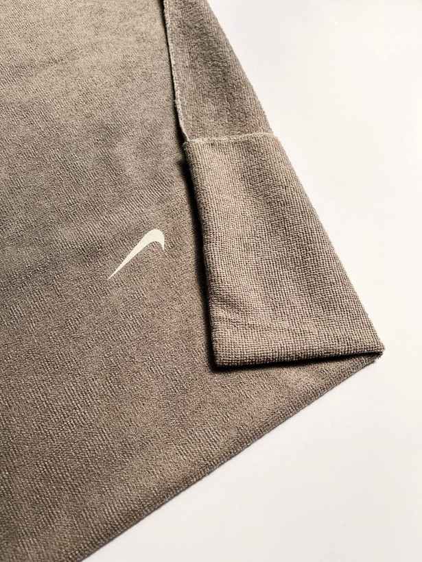 حوله و زیرانداز ورزشی هولدردار نایک (Nike) – پارچه حولهای ۱۰۰×50