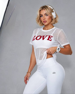 تیشرت تک توری طرح LOVE زنانه؛ لباس ورزشی و استریت استایل